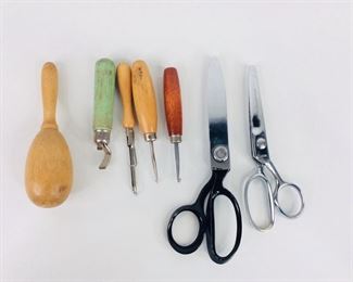 Susan Bates Rug Hooks With Sears & Clauss Shears
