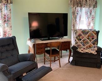 THERE THEY ARE. ROCK AND RECLINE.