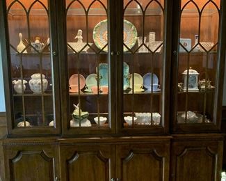 I really like this cabinet.  Dark Woods are BACK.  There are 4 overhead lights.  