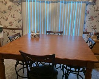HIGH TOP TABLE AND CHAIRS.