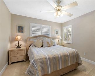 Queen size Wicker bedroom set