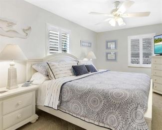 Broyhill king headboard & footboard, king Serta Beauty Rest mattress, box & frame