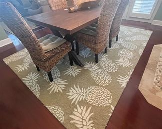 Pineapple indoor/outdoor area rug, 7.5' x 10'