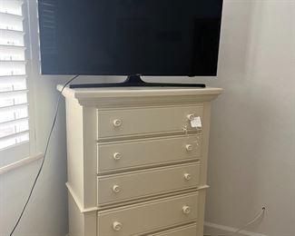 Broyhill Dresser, 36" x 18" x 48"
