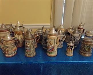 LARGE COLLECTION OF STEINS