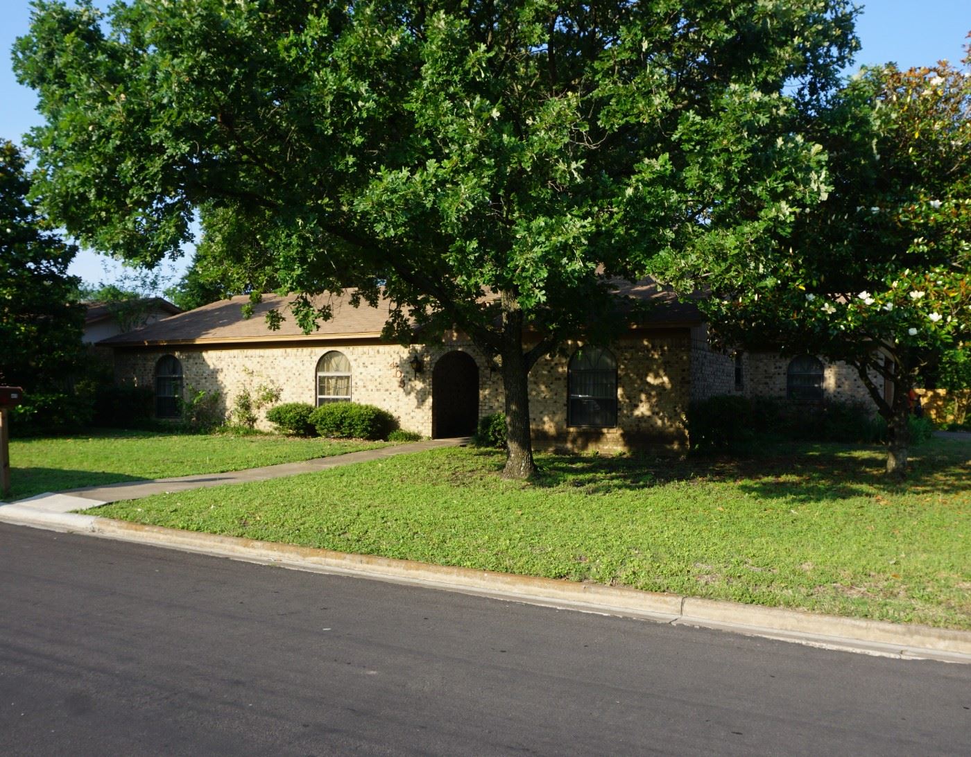 Hewitt Estate Sale starts on 6/8/2023