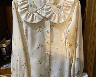 The cutest vintage top!