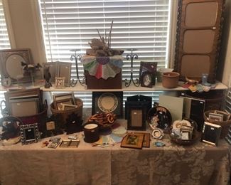 Lota and lots of picture frames - all sizes!