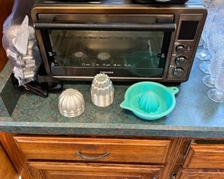 Cast iron skillet & cornbread pan, juicer, jello molds