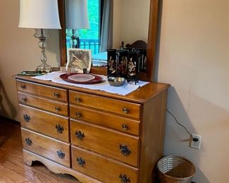Dresser & mirror 