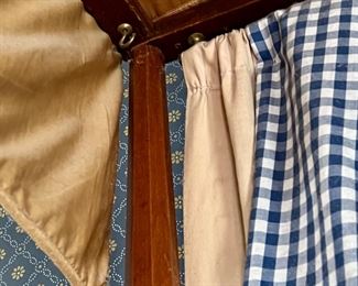 Canopy Bed with Spiral Posts &  Foot , Plain Headboard