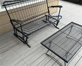 Glider with coffee table 