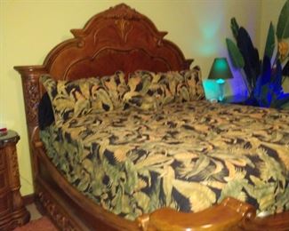 King Bed  Perfect condition ( For a KING) Paid  $1700.