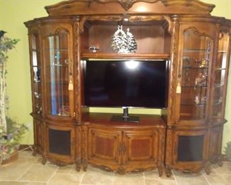 Wow /  Just Beautiful  I believe it comes apart in 5 pc.s