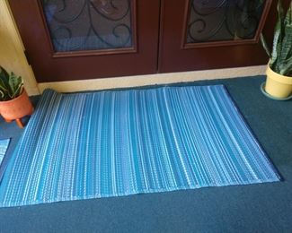 3 rugs same colors & size