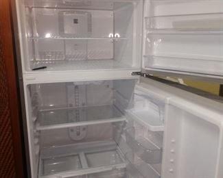 Kenmore Frig & Freezer   clean & newish $ 350.