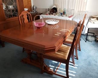 Vintage dining table and  6 chairs, 2 leaves