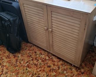 Storage cabinet