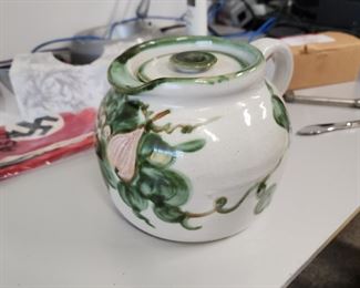 LOUISVILLE STONEWARE; HARVEST PEAR PITCHER / LID