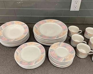 Lynns Stoneware Dinnerware