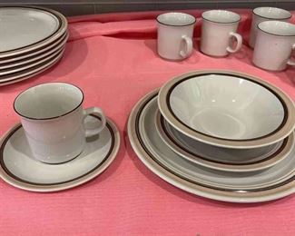 Ranmaru Manor House Stoneware Dish Set