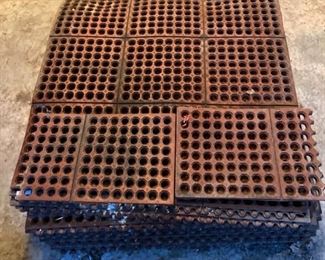 (20) interlocking Non Slip Mats 3ftX3Ft