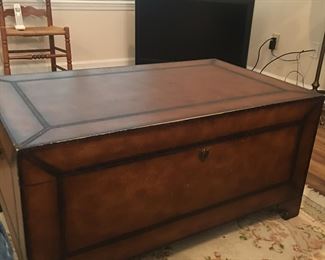 Chest coffee table