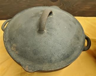 Cast Iron Pot with Rounded Handle