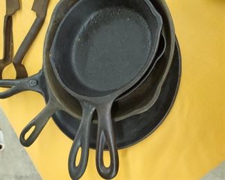 Griddle on the bottom and three sizes of Skillets!  