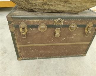 A Beauty! Complete with all the inside compartments!  Lovely!  Great Center Table or extra Storage!