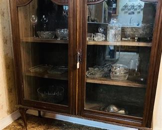 Antique Queen Anne Style Mahogany Glass Panel Bookcase/Display Cabinet. BEAUTIFUL!!