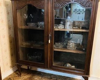 Antique Queen Anne Style Mahogany Glass Panel Bookcase/Display Cabinet. BEAUTIFUL!!