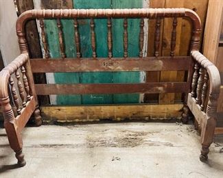 Vintage Wood Jinny Lind Day Bed.