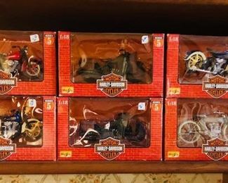 Die Cast 1:18 Harley Davidson Series 5 Motorcycles.