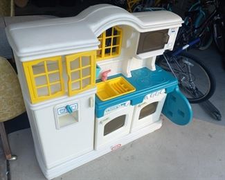 Play kitchen 