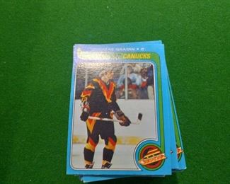 Over 200 1979 topps hockey cards..no gretzky..MOSTLY COMMONS