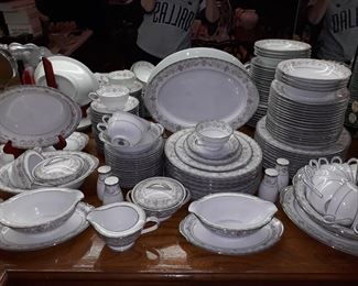 Noritake, "Edgewood" china set
