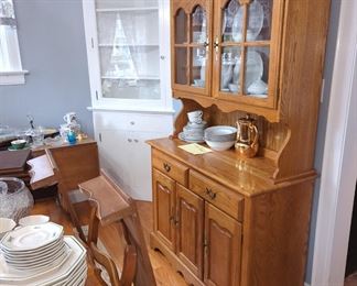 LOVELY HUTCH/DISPLAY CABINET, SPODE CHINA