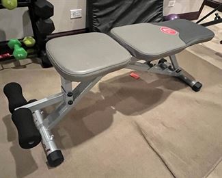 Universal weight bench 