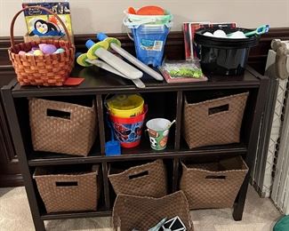 Storage cubbie with baskets