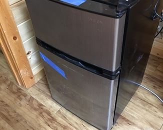 Apartment refrigerator