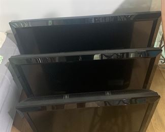 Vizio televisions in 3 different sizes
