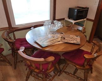 Kitchen table & 6 chairs