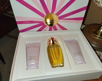 Estee Lauder Beautiful gift set - new