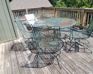 Table & 5 chair set