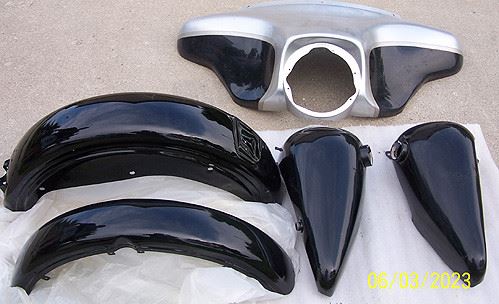Vintage Harley-Davidson Shovelhead ferring and professionally repainted fenders and gas tank