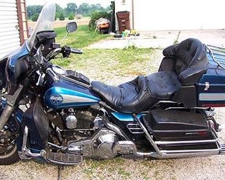 1991 Harley-Davidson Ultra Classic Electra Glide Screaming Eagle FLT motorcycle (51,000 mi.) w / original tires (not pictured) and manual