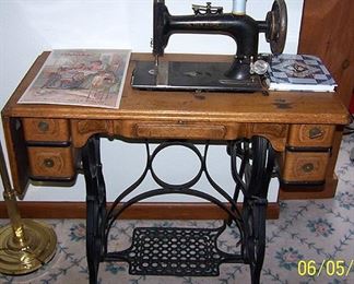 New Home treadle sewing machine (back leg broken)
