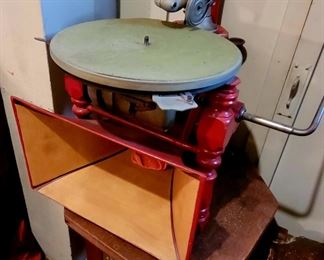 Working Victrola guts...yes, weird!