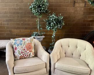 comfy matching chairs, one of many pillows